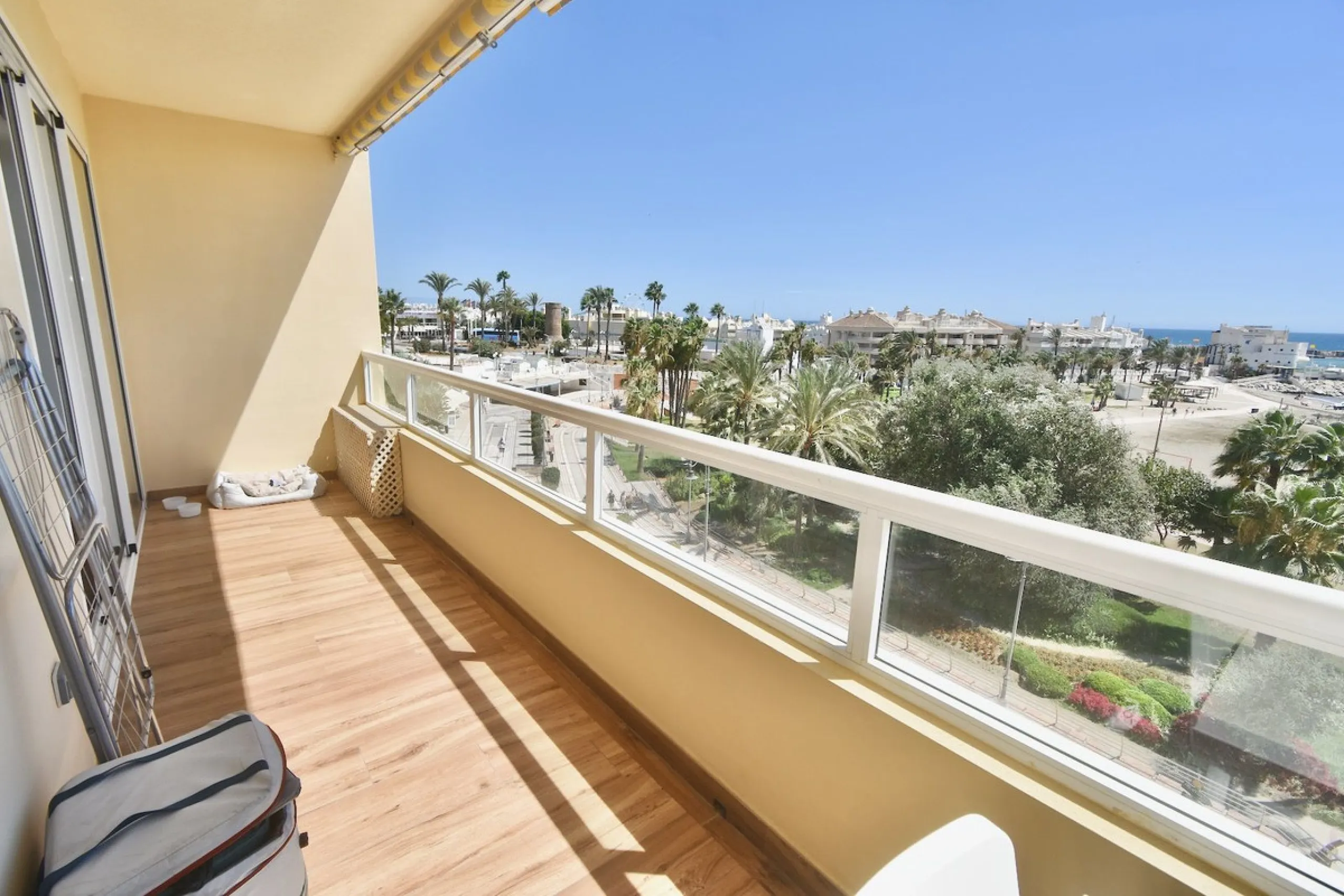 Dream Apartment on the Beachfront – Puerto Marina, Benalmádena
