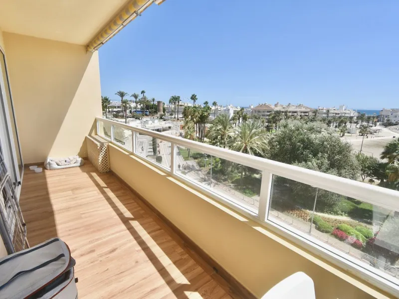 Dream Apartment on the Beachfront – Puerto Marina, Benalmádena