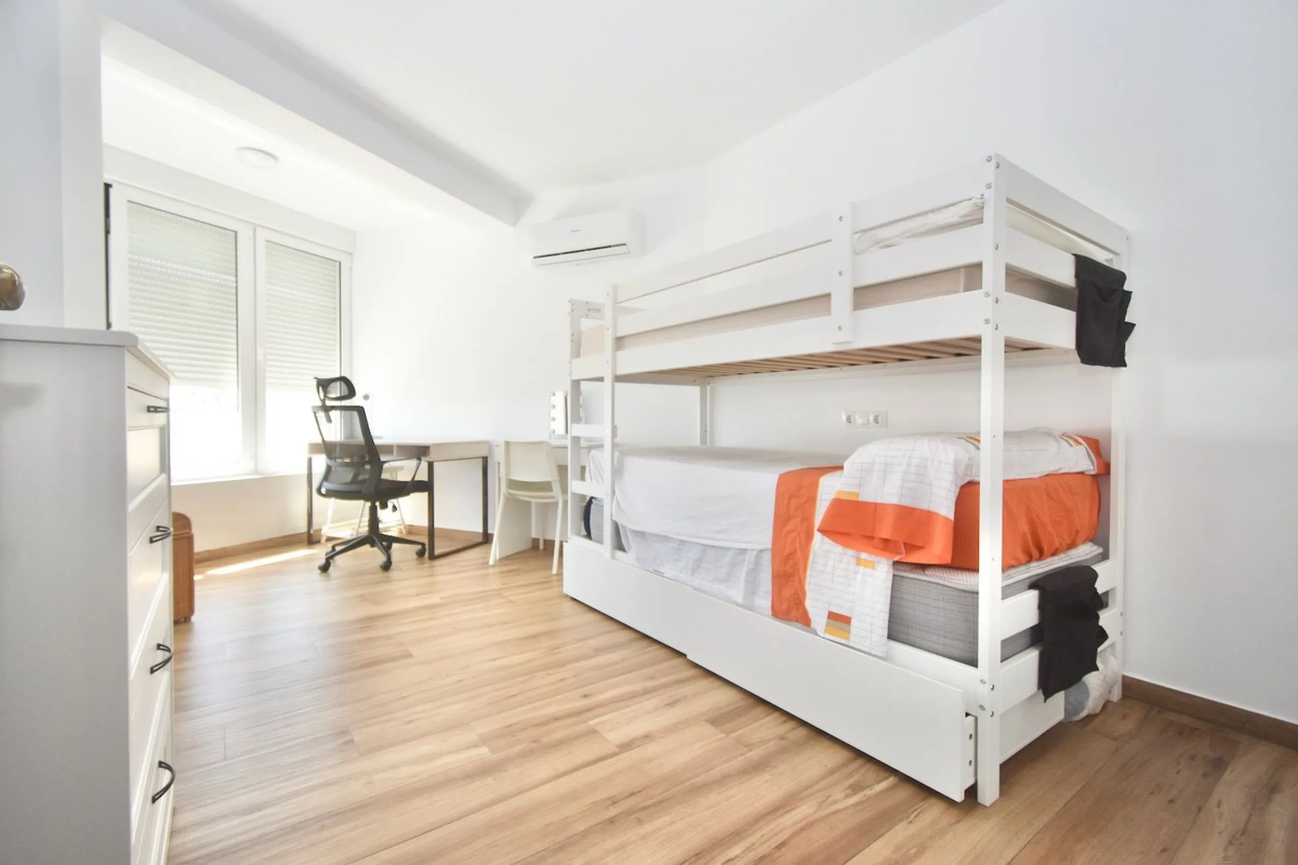 Dream Apartment on the Beachfront – Puerto Marina, Benalmádena