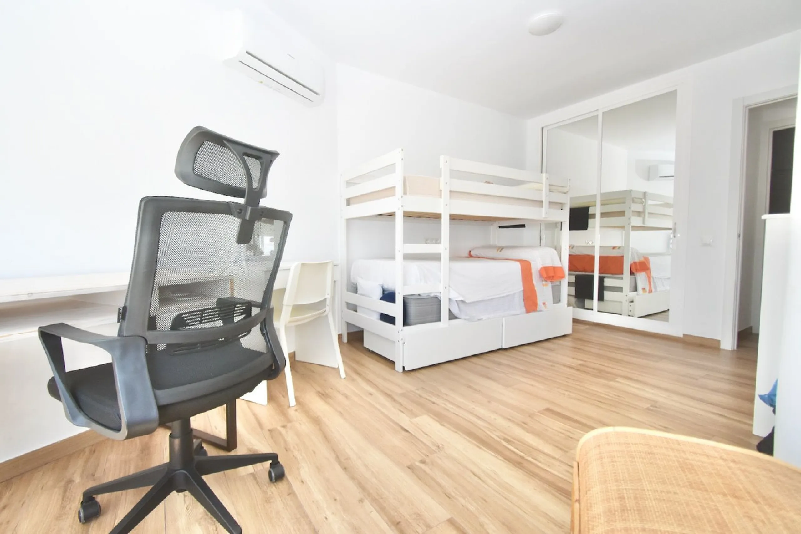 Dream Apartment on the Beachfront – Puerto Marina, Benalmádena