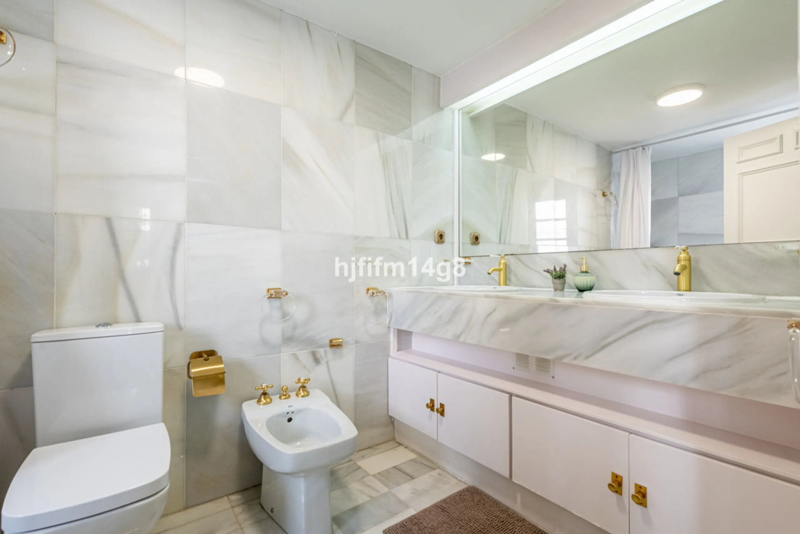 Discover a stunning apartment with the charm and feel of a townhouse in the exclusive Las Colinas de Marbella. This exceptional property, with a total of 241m² (152m² interior plus 89m² of terraces), combines space, natural light, and panoramic views, off