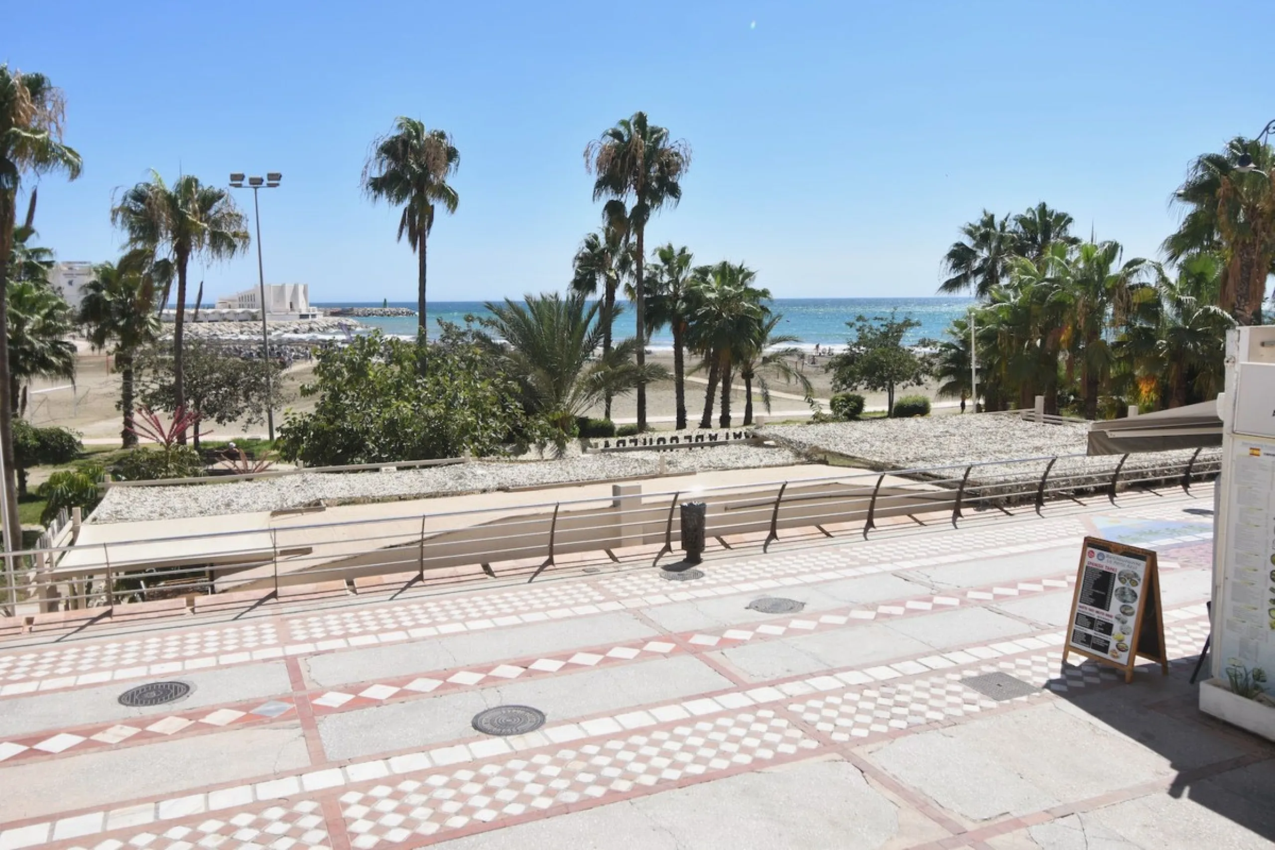 Dream Apartment on the Beachfront – Puerto Marina, Benalmádena