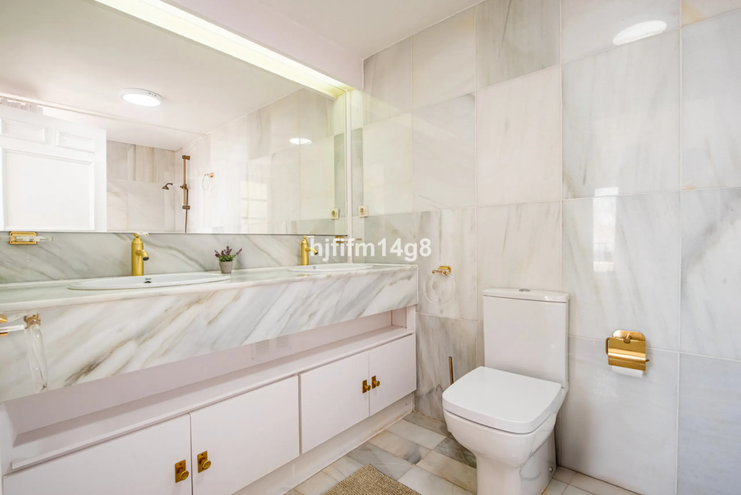 Discover a stunning apartment with the charm and feel of a townhouse in the exclusive Las Colinas de Marbella. This exceptional property, with a total of 241m² (152m² interior plus 89m² of terraces), combines space, natural light, and panoramic views, off