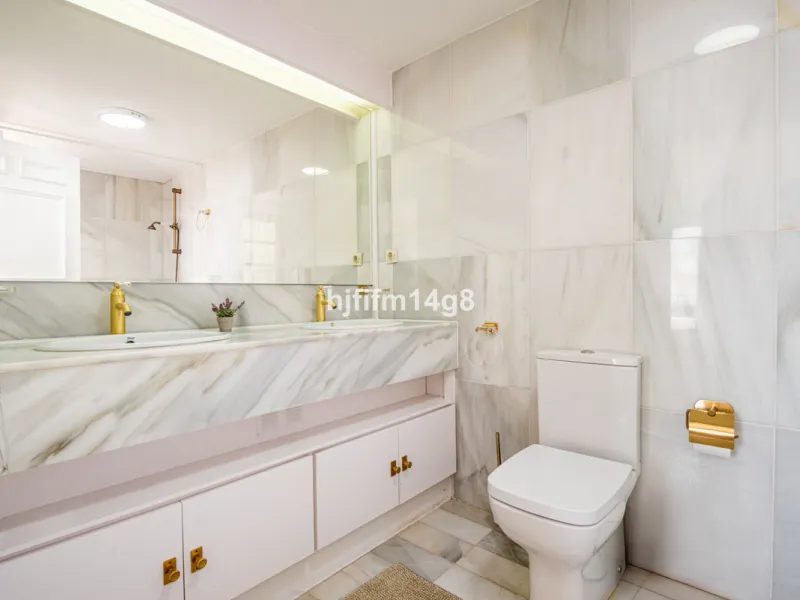Discover a stunning apartment with the charm and feel of a townhouse in the exclusive Las Colinas de Marbella. This exceptional property, with a total of 241m² (152m² interior plus 89m² of terraces), combines space, natural light, and panoramic views, off