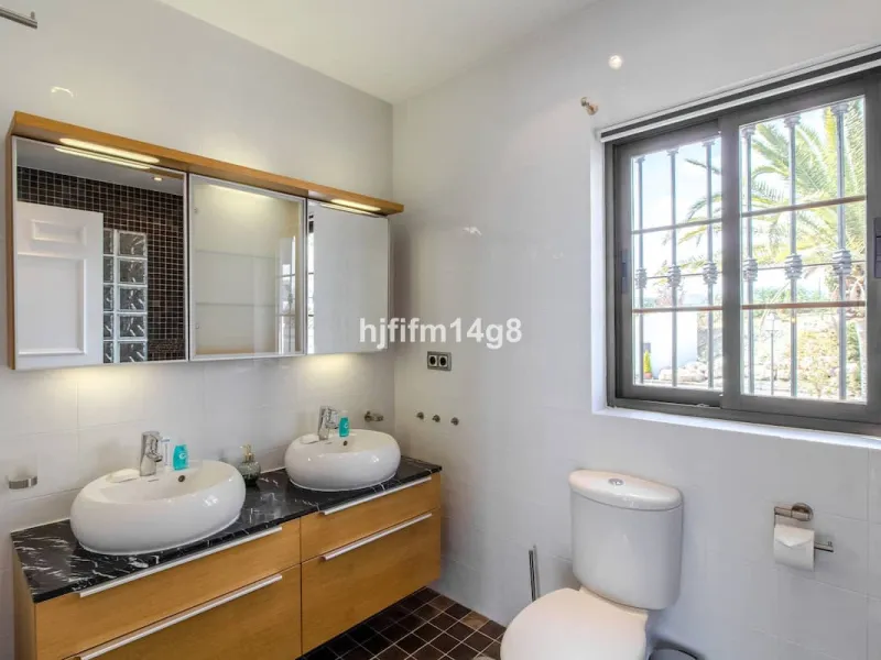 Discover a stunning apartment with the charm and feel of a townhouse in the exclusive Las Colinas de Marbella. This exceptional property, with a total of 241m² (152m² interior plus 89m² of terraces), combines space, natural light, and panoramic views, off