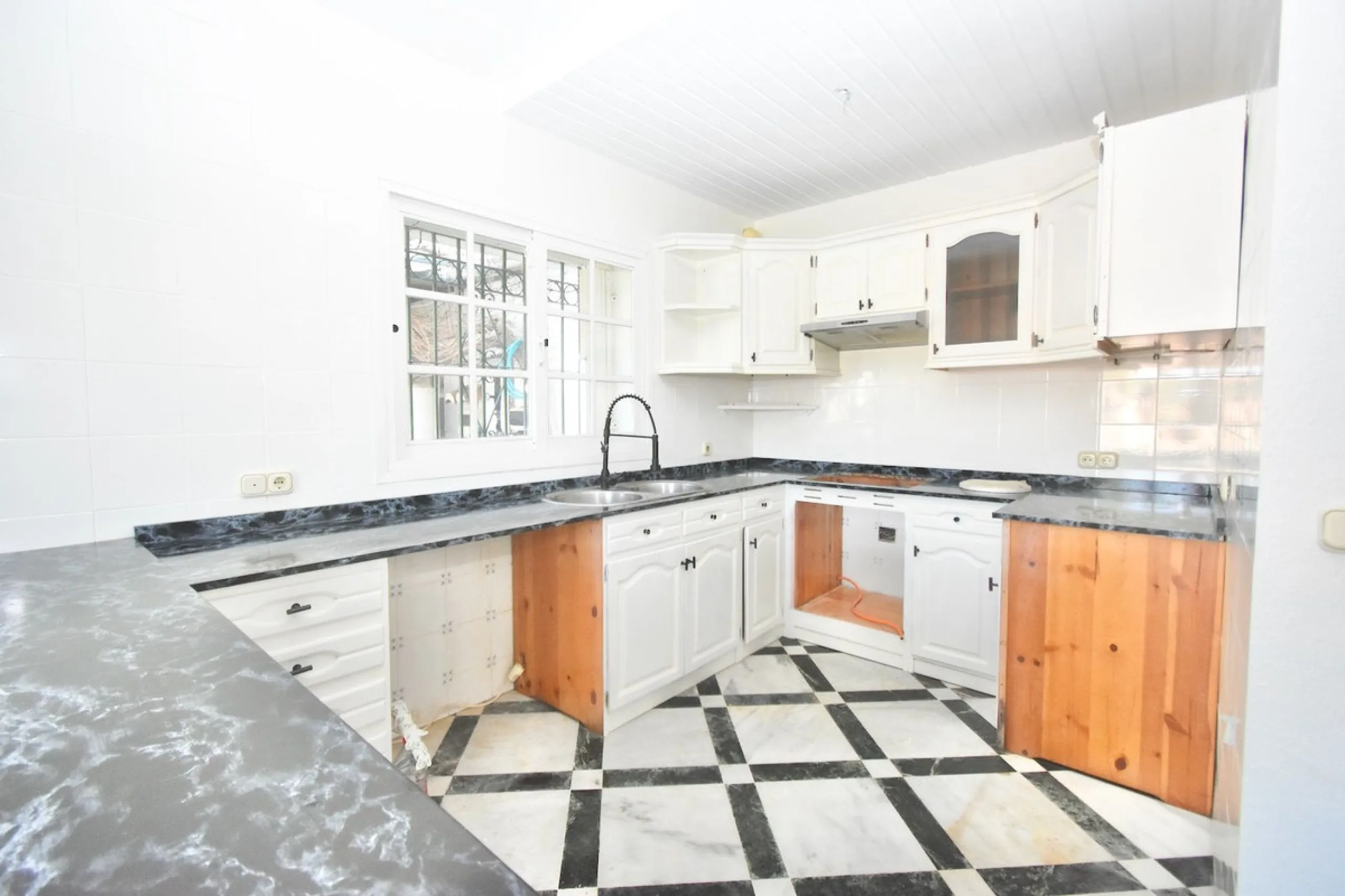 EXCLUSIVE VILLA WITH SEA VIEWS IN TORRENUEVA – LA CALA DE MIJAS
