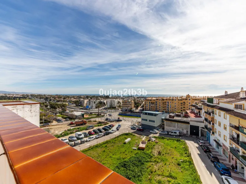 Magnificent penthouse in San Pedro de Alcántara, located in a well-established area with all amenities within walking distance, including shops, landscaped areas, schools and the town centre. The property offers easy and convenient access by car, making i