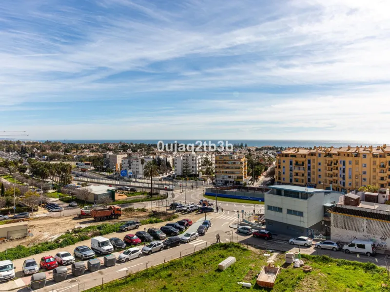Magnificent penthouse in San Pedro de Alcántara, located in a well-established area with all amenities within walking distance, including shops, landscaped areas, schools and the town centre. The property offers easy and convenient access by car, making i