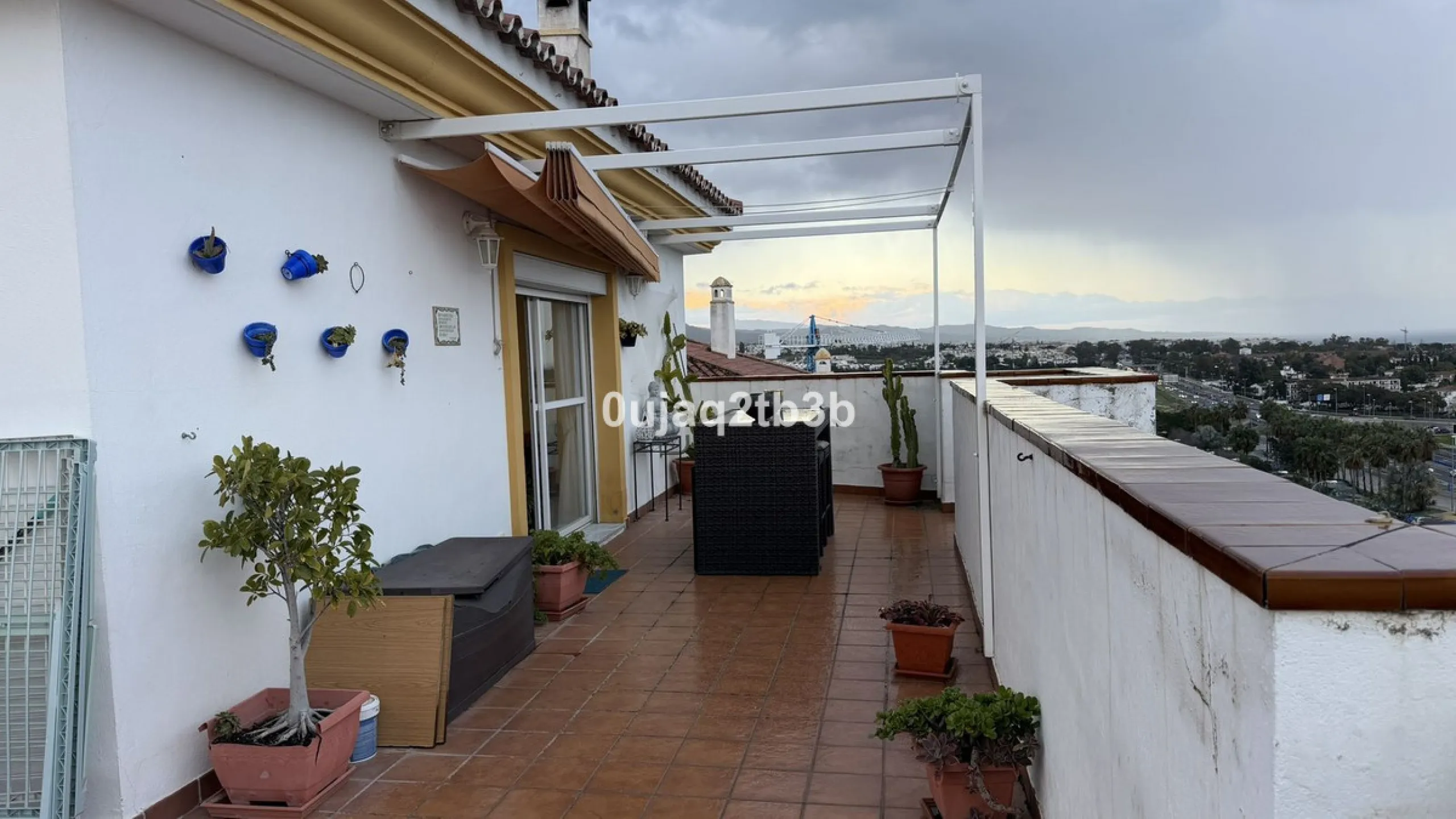 Magnificent penthouse in San Pedro de Alcántara, located in a well-established area with all amenities within walking distance, including shops, landscaped areas, schools and the town centre. The property offers easy and convenient access by car, making i