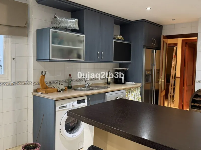 Magnificent penthouse in San Pedro de Alcántara, located in a well-established area with all amenities within walking distance, including shops, landscaped areas, schools and the town centre. The property offers easy and convenient access by car, making i