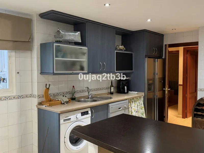 Magnificent penthouse in San Pedro de Alcántara, located in a well-established area with all amenities within walking distance, including shops, landscaped areas, schools and the town centre. The property offers easy and convenient access by car, making i