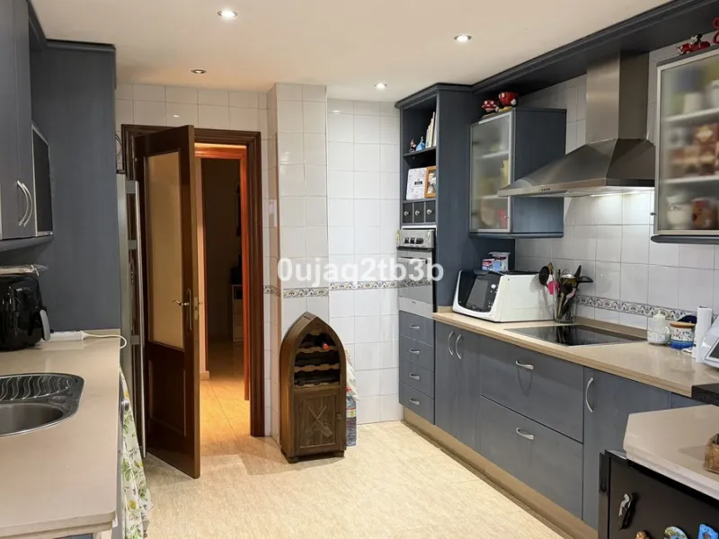 Magnificent penthouse in San Pedro de Alcántara, located in a well-established area with all amenities within walking distance, including shops, landscaped areas, schools and the town centre. The property offers easy and convenient access by car, making i