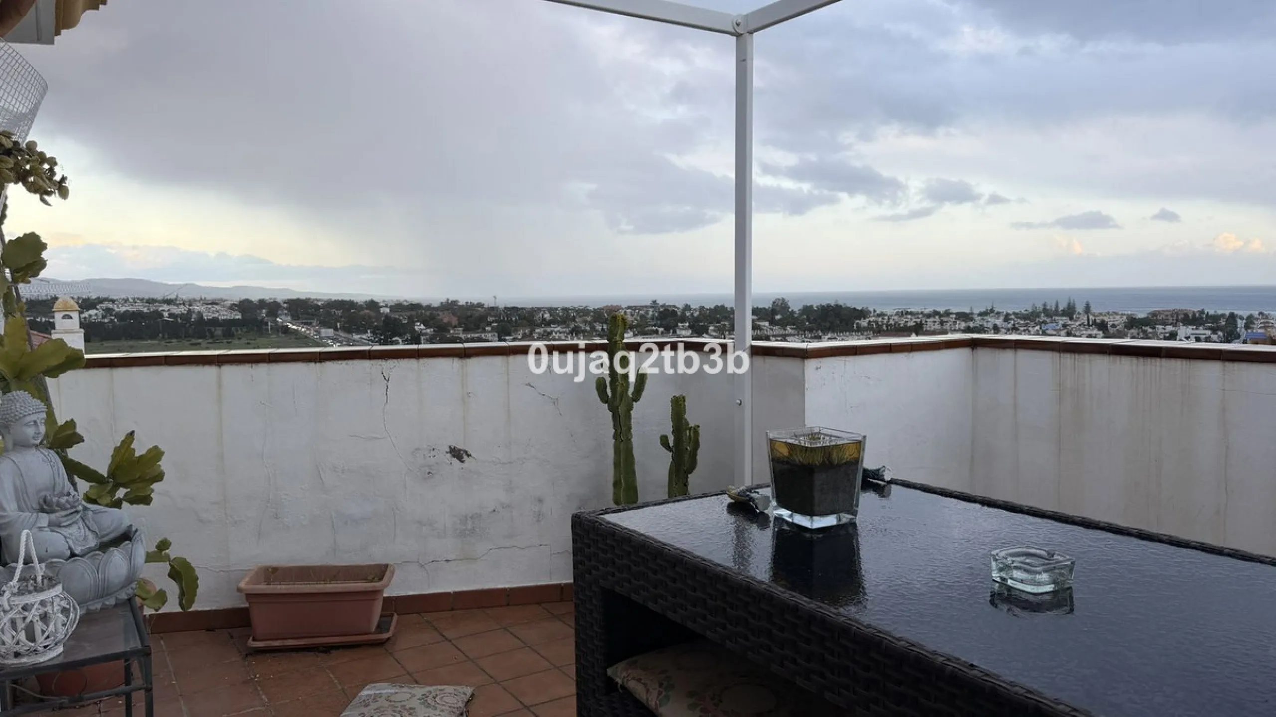 Magnificent penthouse in San Pedro de Alcántara, located in a well-established area with all amenities within walking distance, including shops, landscaped areas, schools and the town centre. The property offers easy and convenient access by car, making i