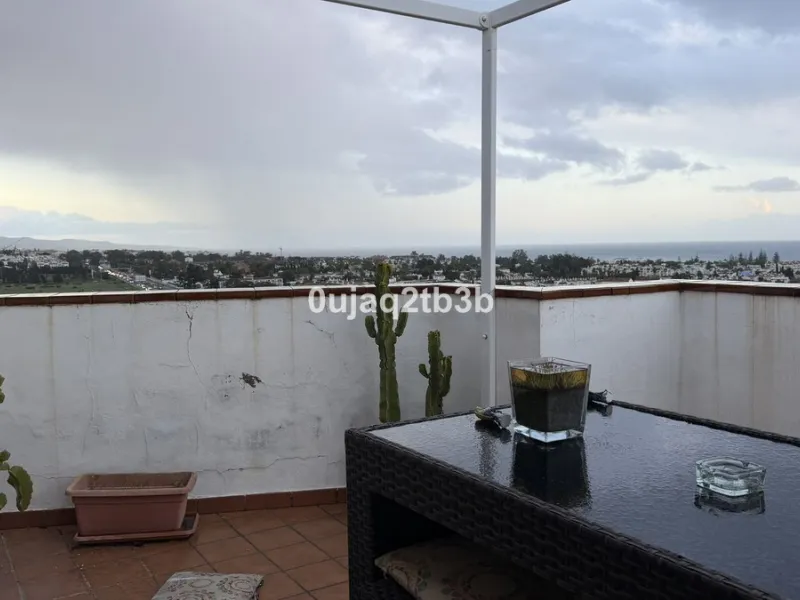 Magnificent penthouse in San Pedro de Alcántara, located in a well-established area with all amenities within walking distance, including shops, landscaped areas, schools and the town centre. The property offers easy and convenient access by car, making i