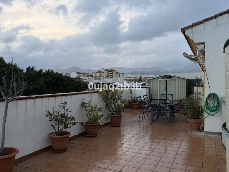 Magnificent penthouse in San Pedro de Alcántara, located in a well-established area with all amenities within walking distance, including shops, landscaped areas, schools and the town centre. The property offers easy and convenient access by car, making i