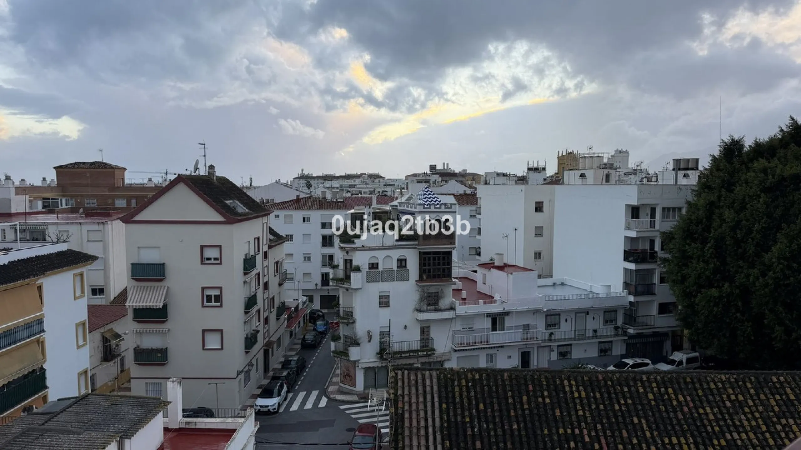 Magnificent penthouse in San Pedro de Alcántara, located in a well-established area with all amenities within walking distance, including shops, landscaped areas, schools and the town centre. The property offers easy and convenient access by car, making i