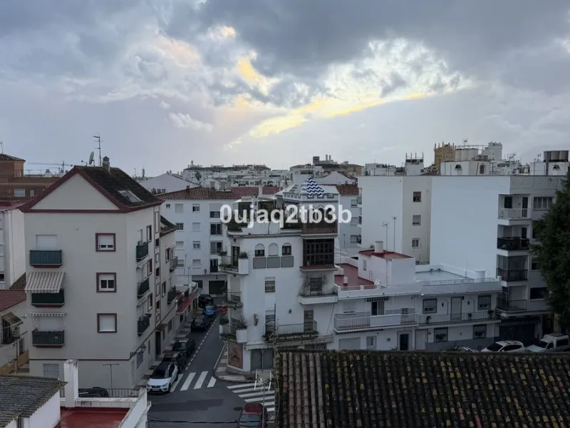 Magnificent penthouse in San Pedro de Alcántara, located in a well-established area with all amenities within walking distance, including shops, landscaped areas, schools and the town centre. The property offers easy and convenient access by car, making i