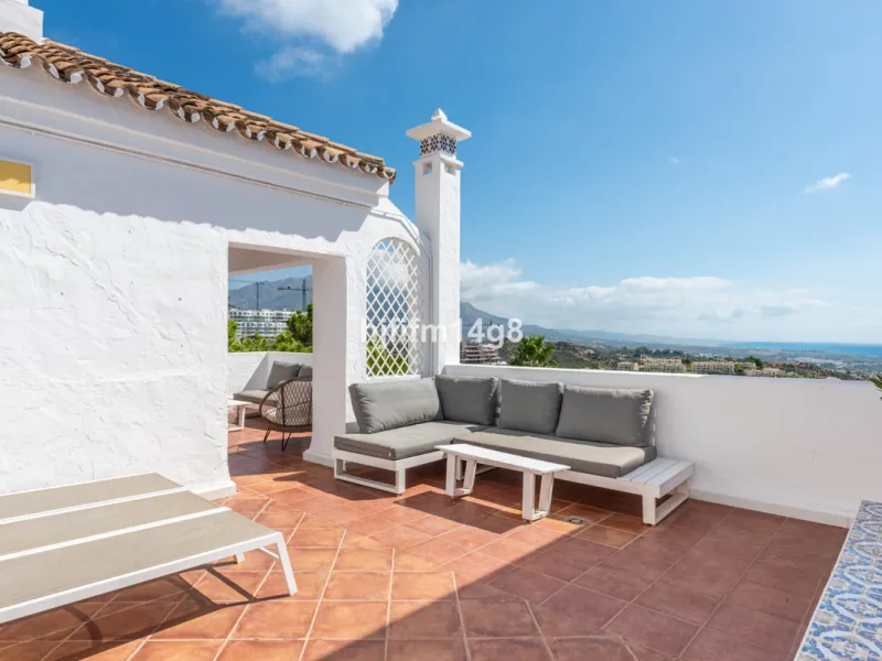 Discover a stunning apartment with the charm and feel of a townhouse in the exclusive Las Colinas de Marbella. This exceptional property, with a total of 241m² (152m² interior plus 89m² of terraces), combines space, natural light, and panoramic views, off