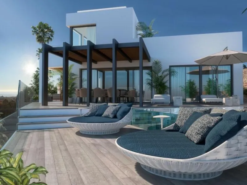 Unique villa ideally located in Elviria, on the beautiful Costa del Sol. This property is situated in a quiet cul-de-sac, within walking distance of the sea and just 10 km from the center of Marbella. Here you can enjoy privacy and tranquility while benef