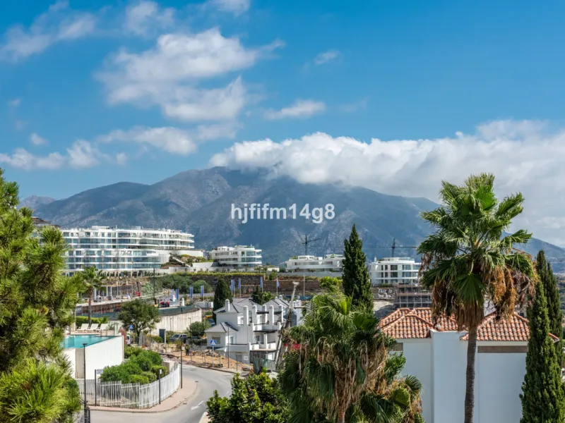 Discover a stunning apartment with the charm and feel of a townhouse in the exclusive Las Colinas de Marbella. This exceptional property, with a total of 241m² (152m² interior plus 89m² of terraces), combines space, natural light, and panoramic views, off