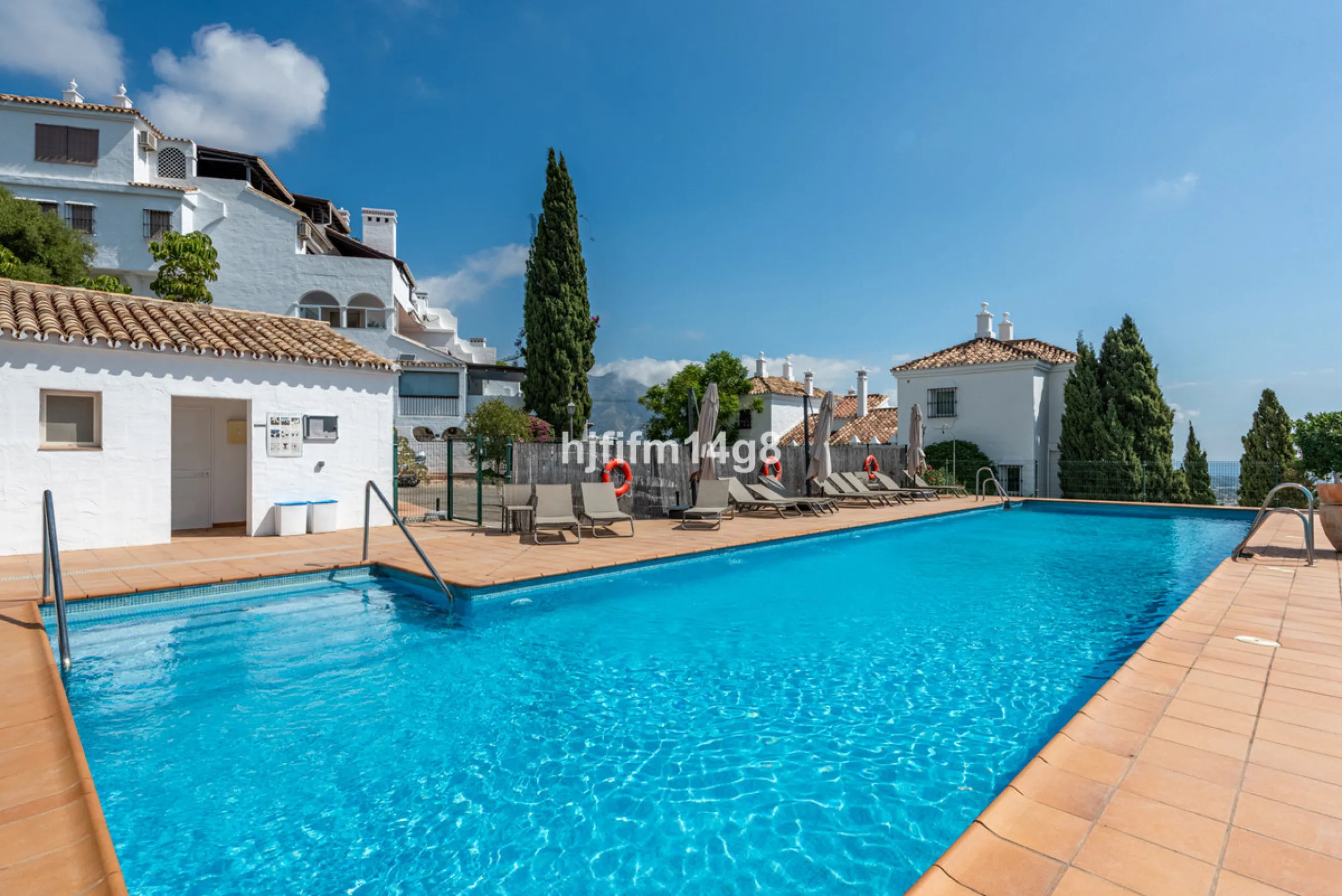 Discover a stunning apartment with the charm and feel of a townhouse in the exclusive Las Colinas de Marbella. This exceptional property, with a total of 241m² (152m² interior plus 89m² of terraces), combines space, natural light, and panoramic views, off