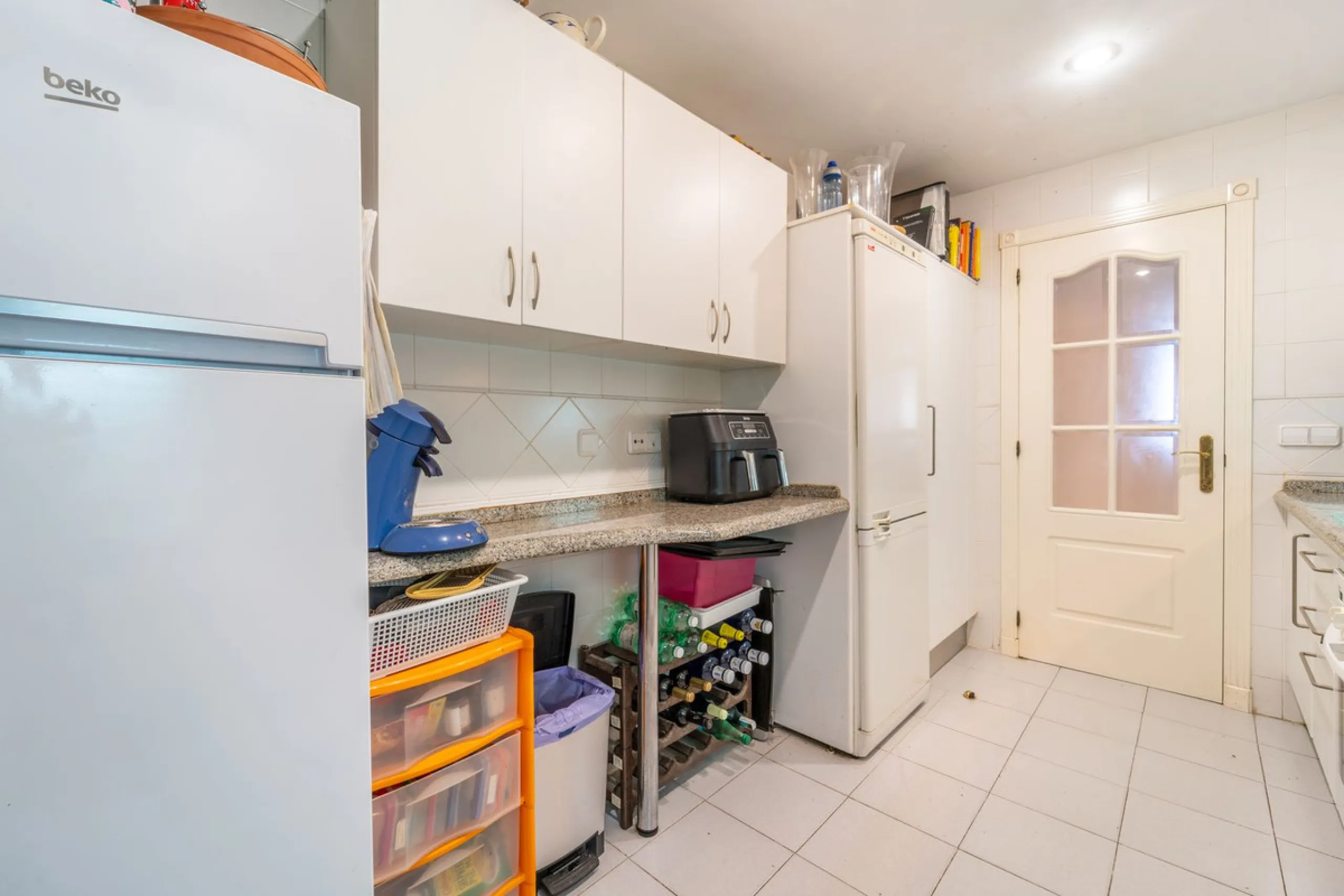 Discover this beautifully presented ground-floor apartment in Los Pinos, one of the most sought-after communities within Los Arqueros.