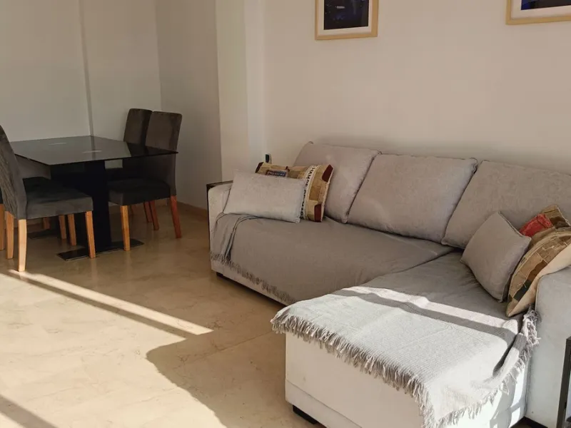 Urbanization in the seafront, located in the Carvajal area of ​​Benalmandena, two bedrooms and one bathroom, the penthouse has a large upper terrace with tourist license, two swimming pools and a paddle tennis court. Parking undergound and storage include