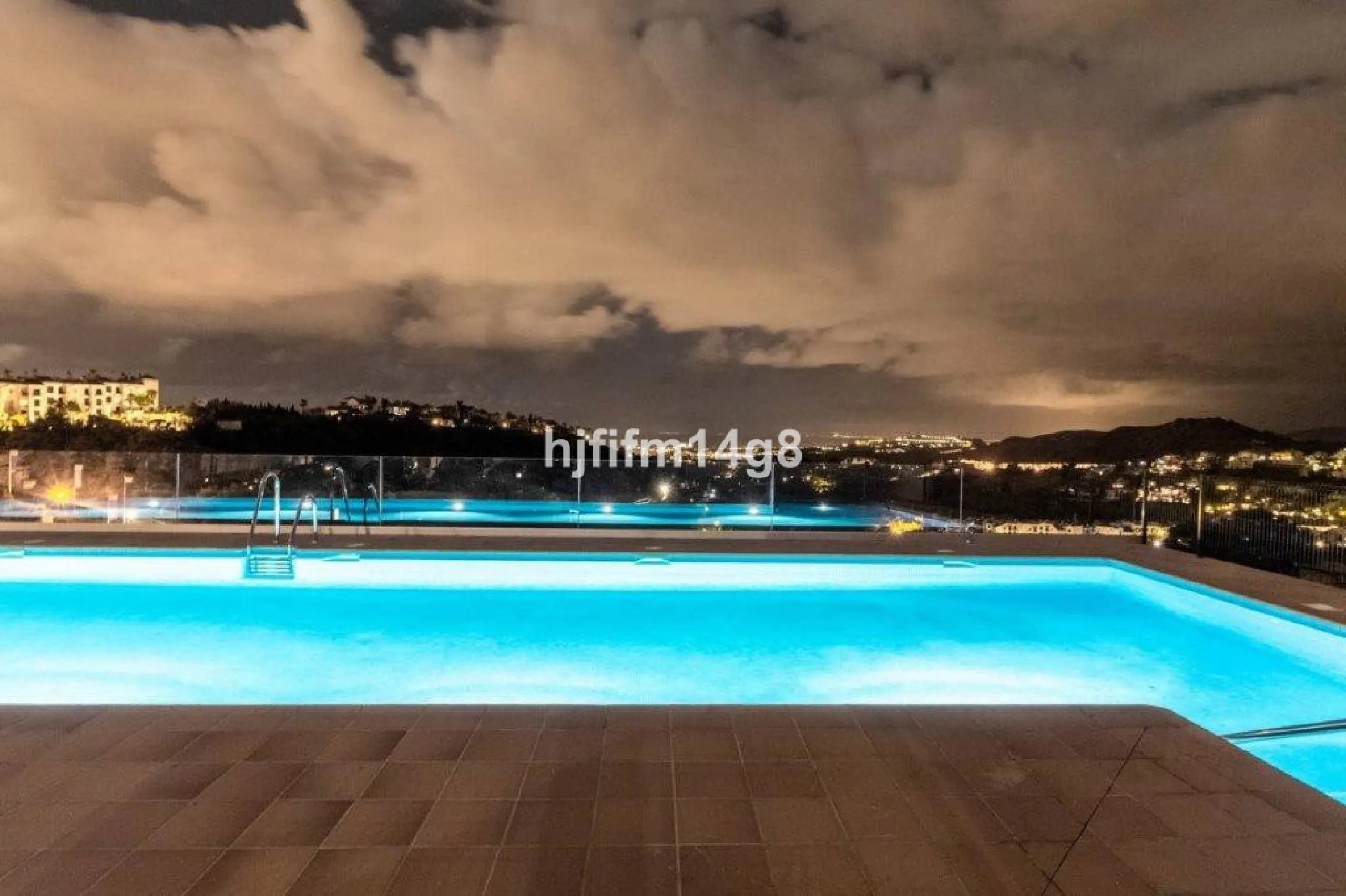 Discover a stunning apartment with the charm and feel of a townhouse in the exclusive Las Colinas de Marbella. This exceptional property, with a total of 241m² (152m² interior plus 89m² of terraces), combines space, natural light, and panoramic views, off