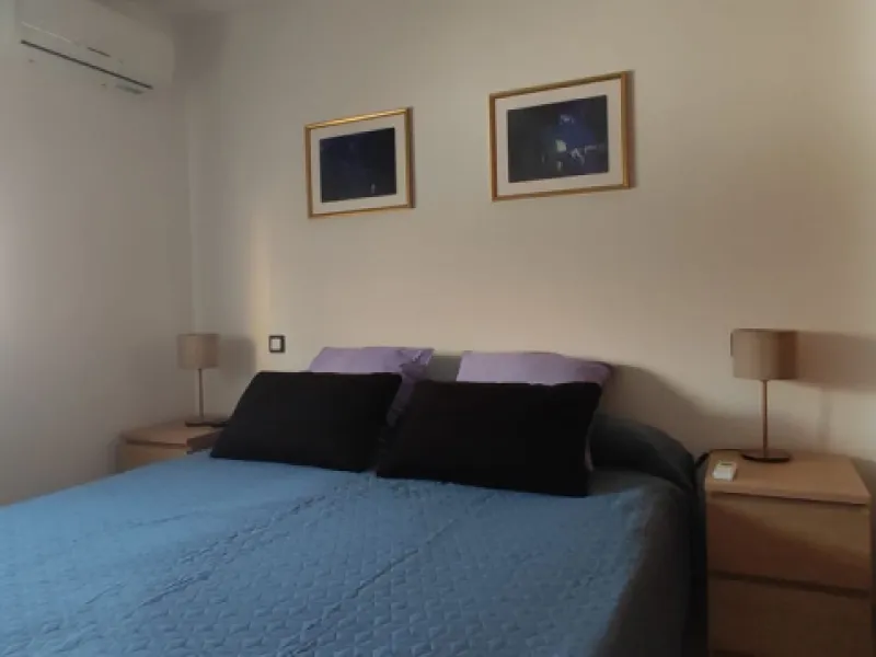 Urbanization in the seafront, located in the Carvajal area of ​​Benalmandena, two bedrooms and one bathroom, the penthouse has a large upper terrace with tourist license, two swimming pools and a paddle tennis court. Parking undergound and storage include