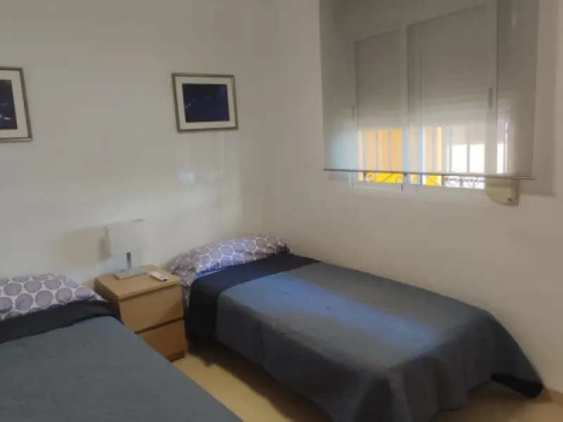 Urbanization in the seafront, located in the Carvajal area of ​​Benalmandena, two bedrooms and one bathroom, the penthouse has a large upper terrace with tourist license, two swimming pools and a paddle tennis court. Parking undergound and storage include