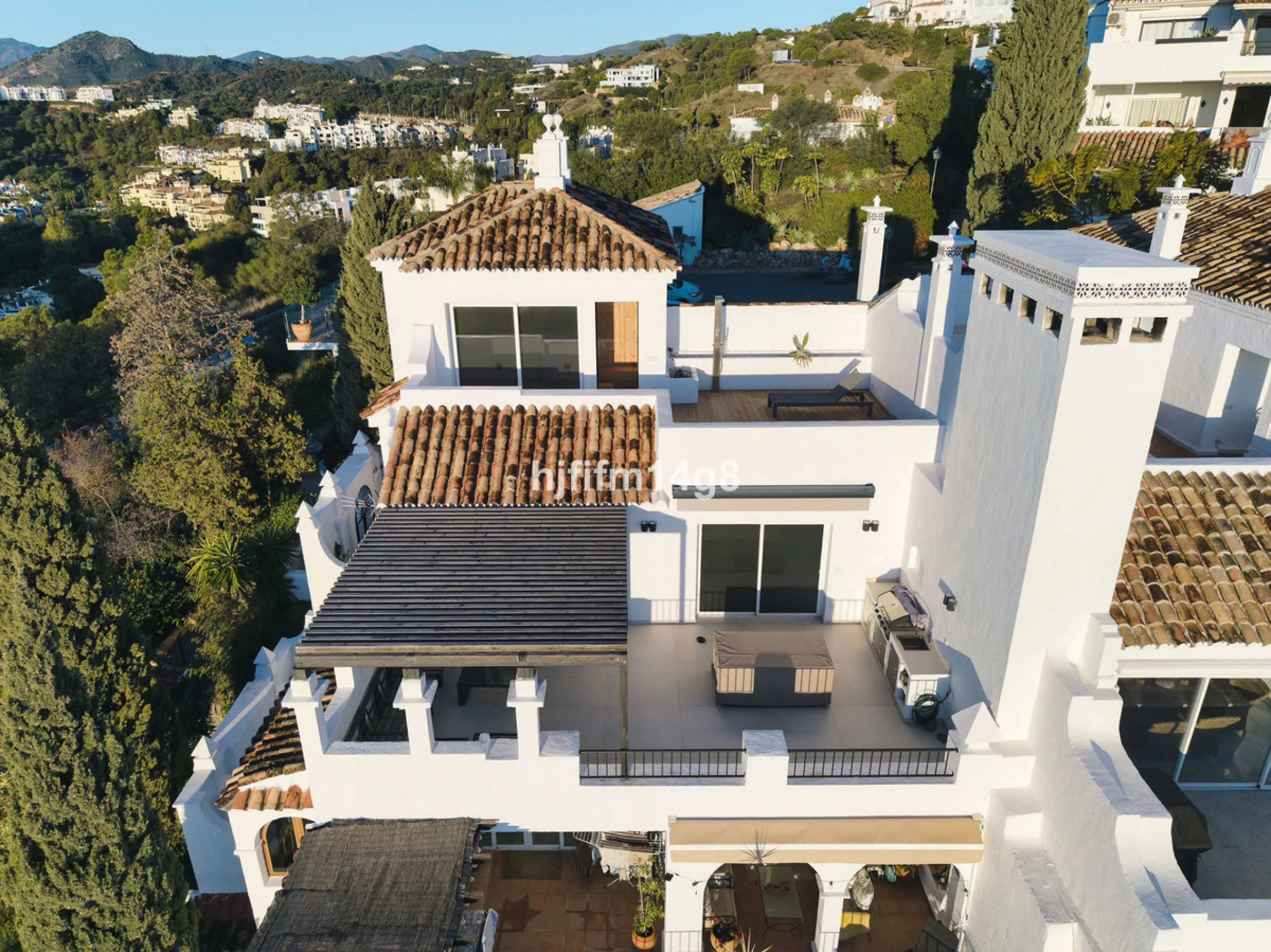 Discover a stunning apartment with the charm and feel of a townhouse in the exclusive Las Colinas de Marbella. This exceptional property, with a total of 241m² (152m² interior plus 89m² of terraces), combines space, natural light, and panoramic views, off