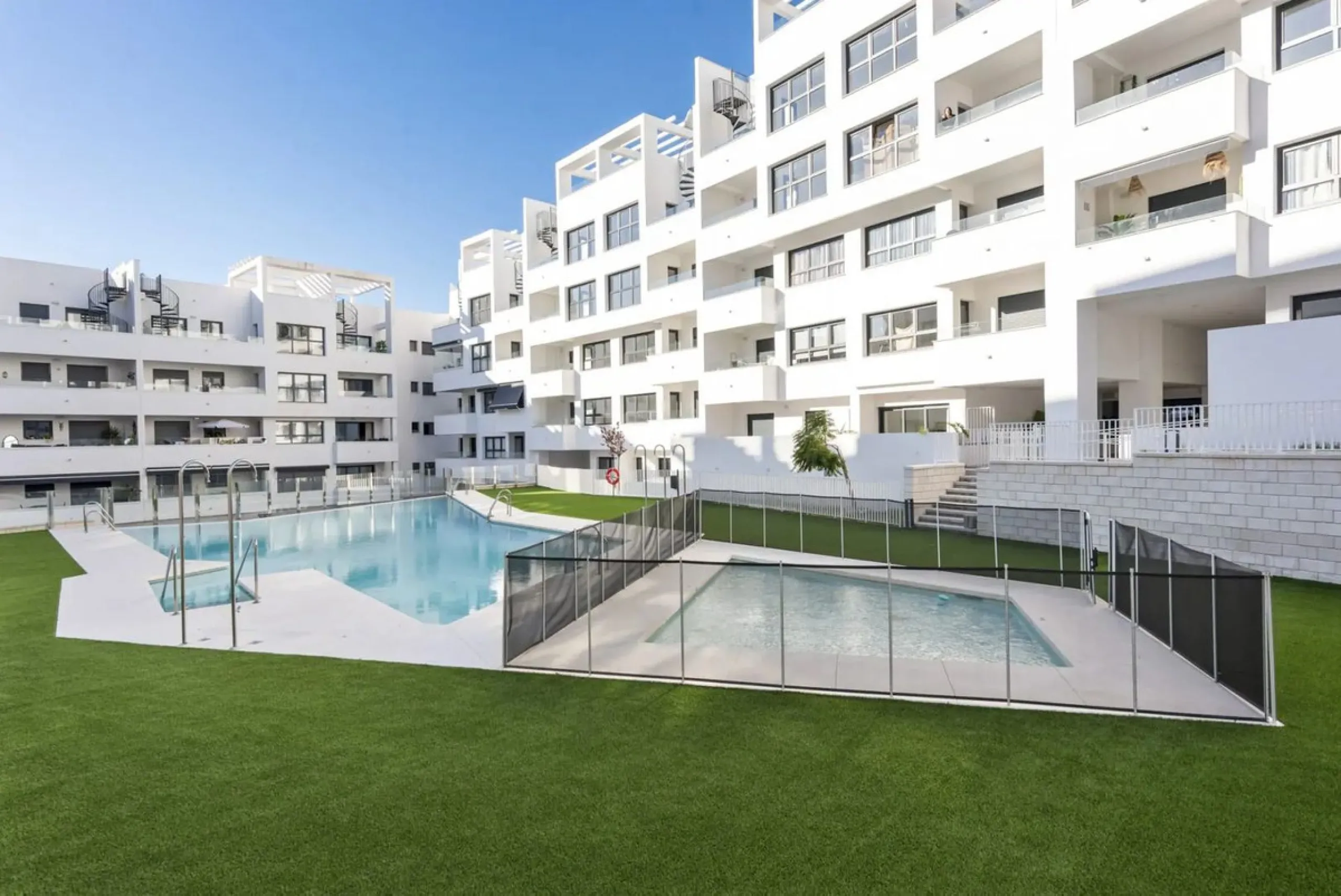 Spacious new-build apartment in the center of Estepona – Within walking distance of the beach and amenities