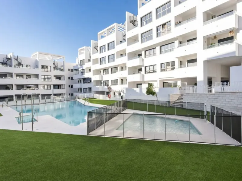 Spacious new-build apartment in the center of Estepona – Within walking distance of the beach and amenities