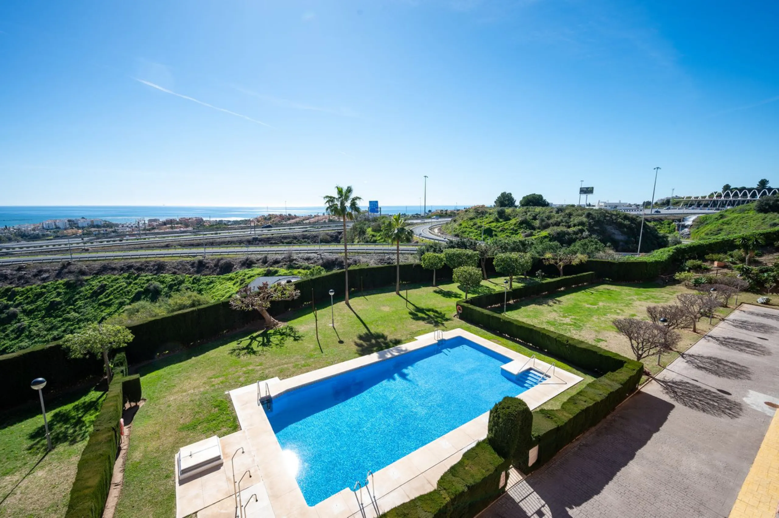 Bright apartment with panoramic views and sunny terrace.