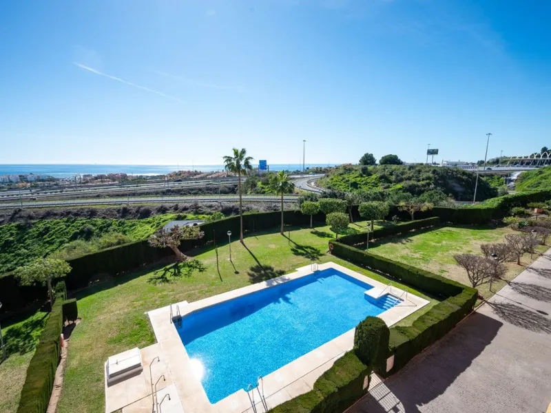 Bright apartment with panoramic views and sunny terrace.