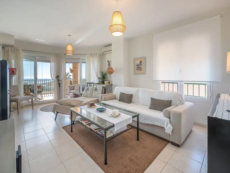 Bright apartment with panoramic views and sunny terrace.