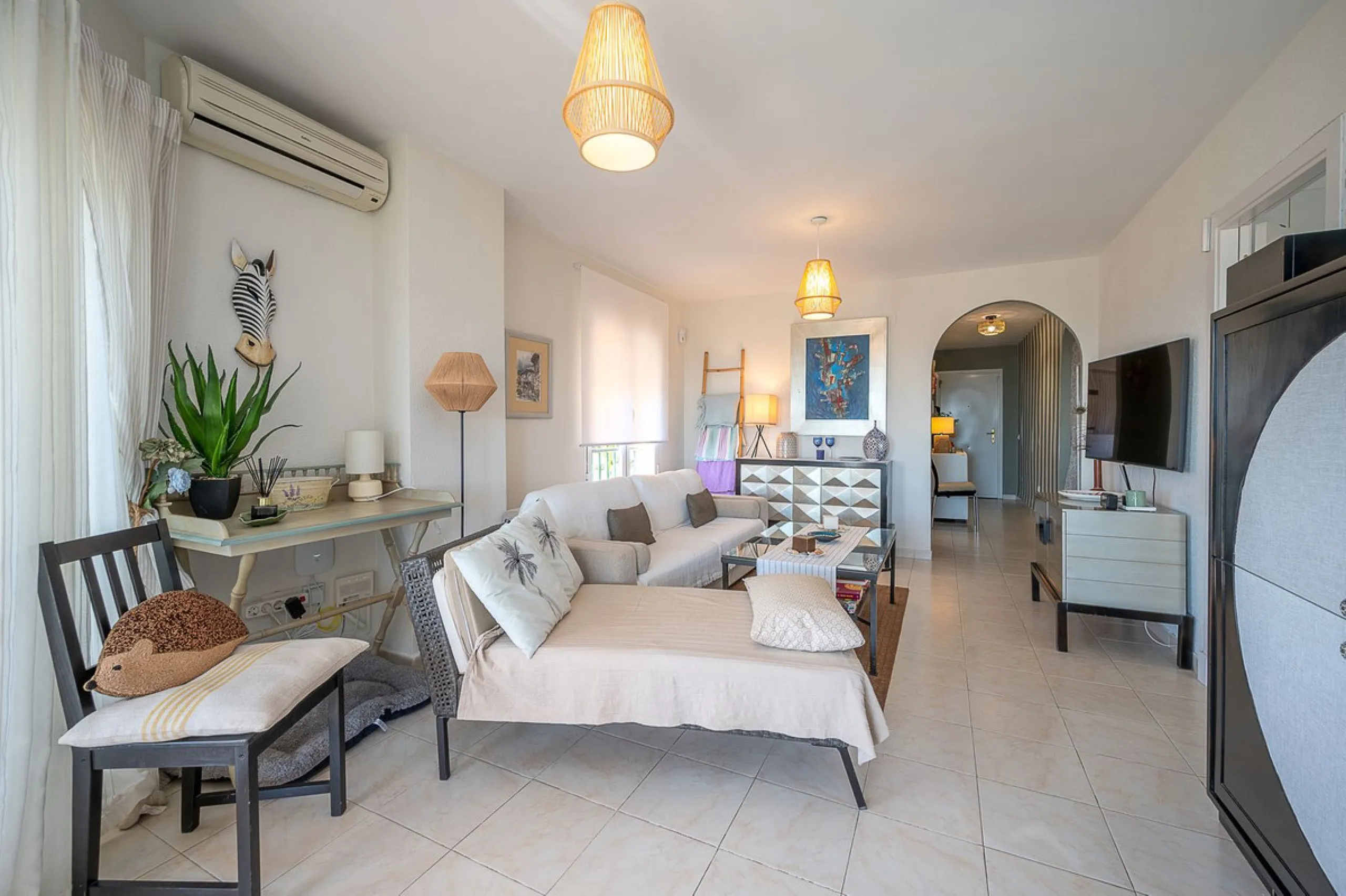 Bright apartment with panoramic views and sunny terrace.