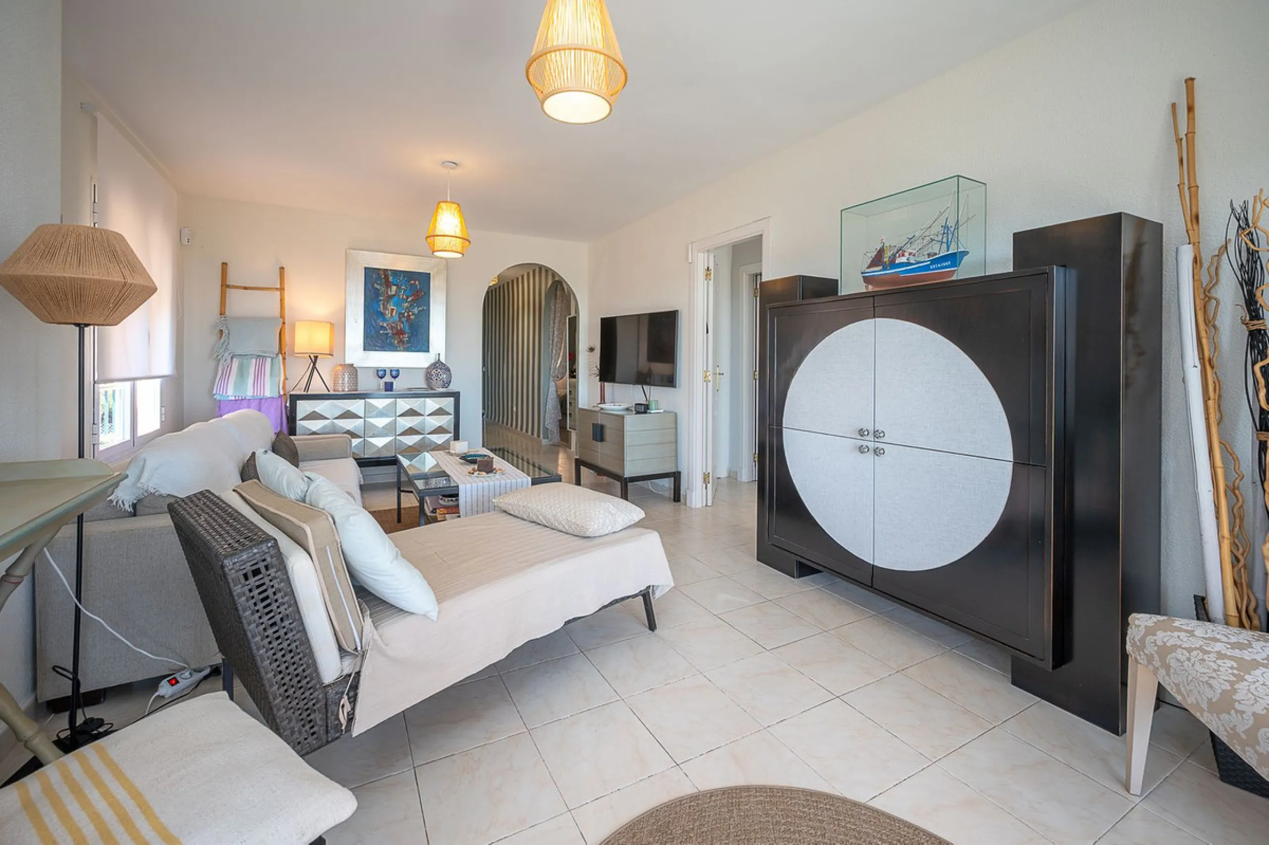 Bright apartment with panoramic views and sunny terrace.