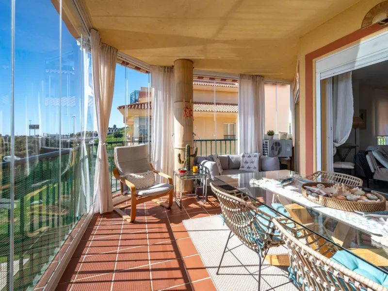 Bright apartment with panoramic views and sunny terrace.