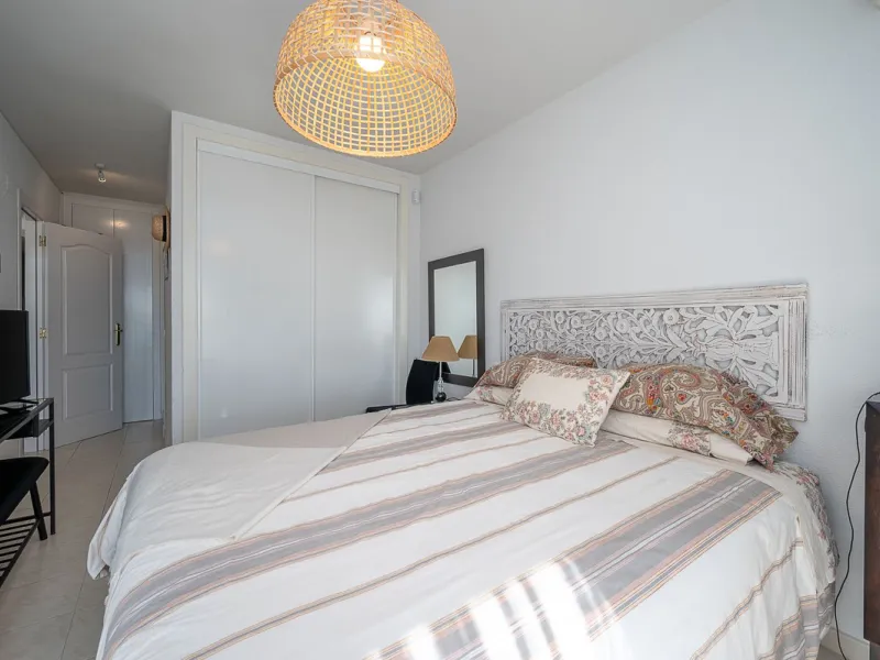 Bright apartment with panoramic views and sunny terrace.
