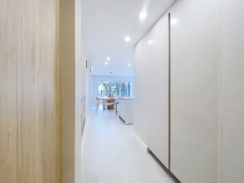 Located right on Estepona's Paseo Marítimo, one of the most iconic and sought-after locations in the town center, this exclusive beachfront apartment has been recently and completely refurbished to the highest standards. It offers an exceptional combinati