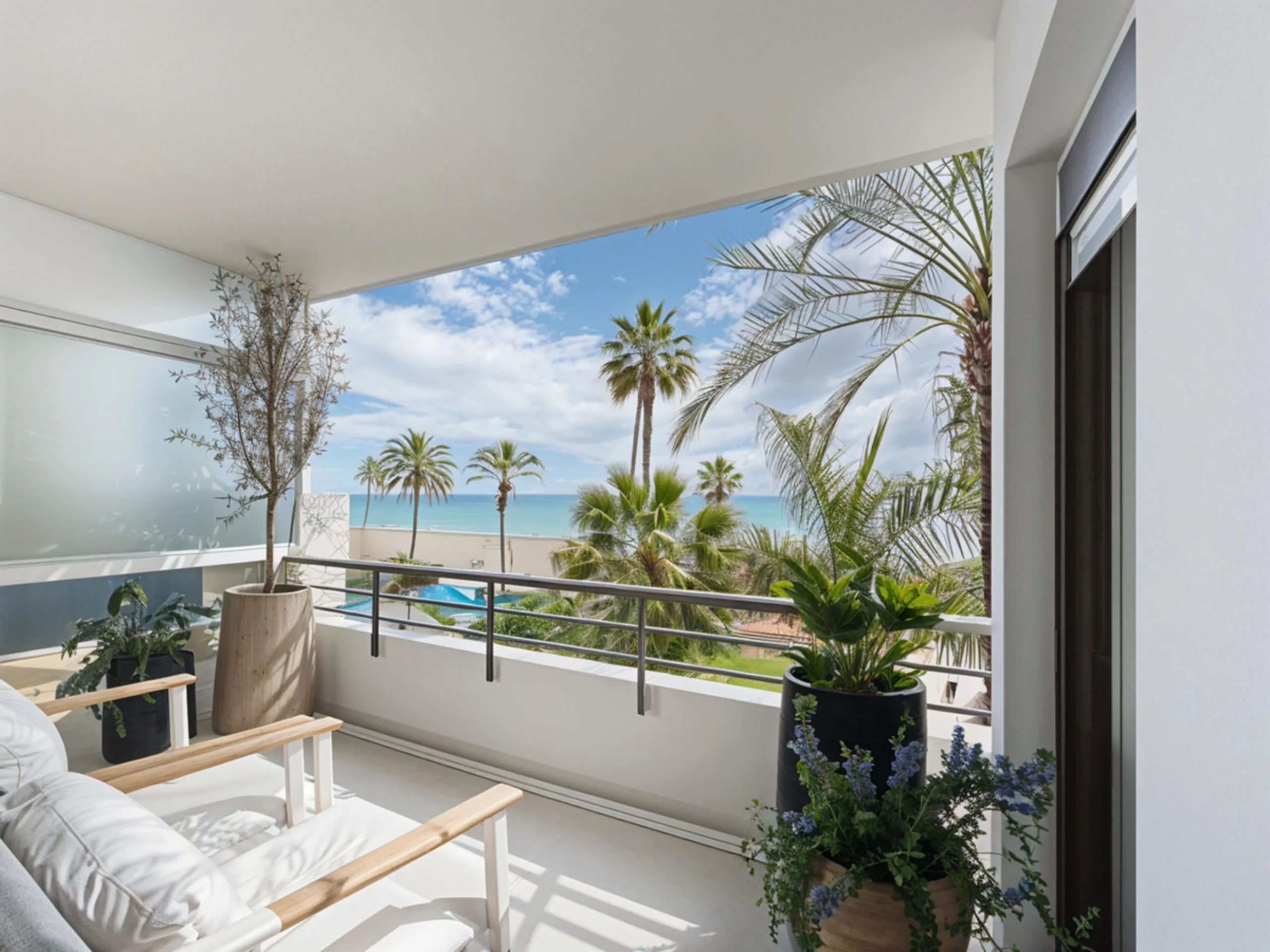 Located right on Estepona's Paseo Marítimo, one of the most iconic and sought-after locations in the town center, this exclusive beachfront apartment has been recently and completely refurbished to the highest standards. It offers an exceptional combinati