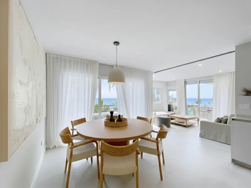 Located right on Estepona's Paseo Marítimo, one of the most iconic and sought-after locations in the town center, this exclusive beachfront apartment has been recently and completely refurbished to the highest standards. It offers an exceptional combinati