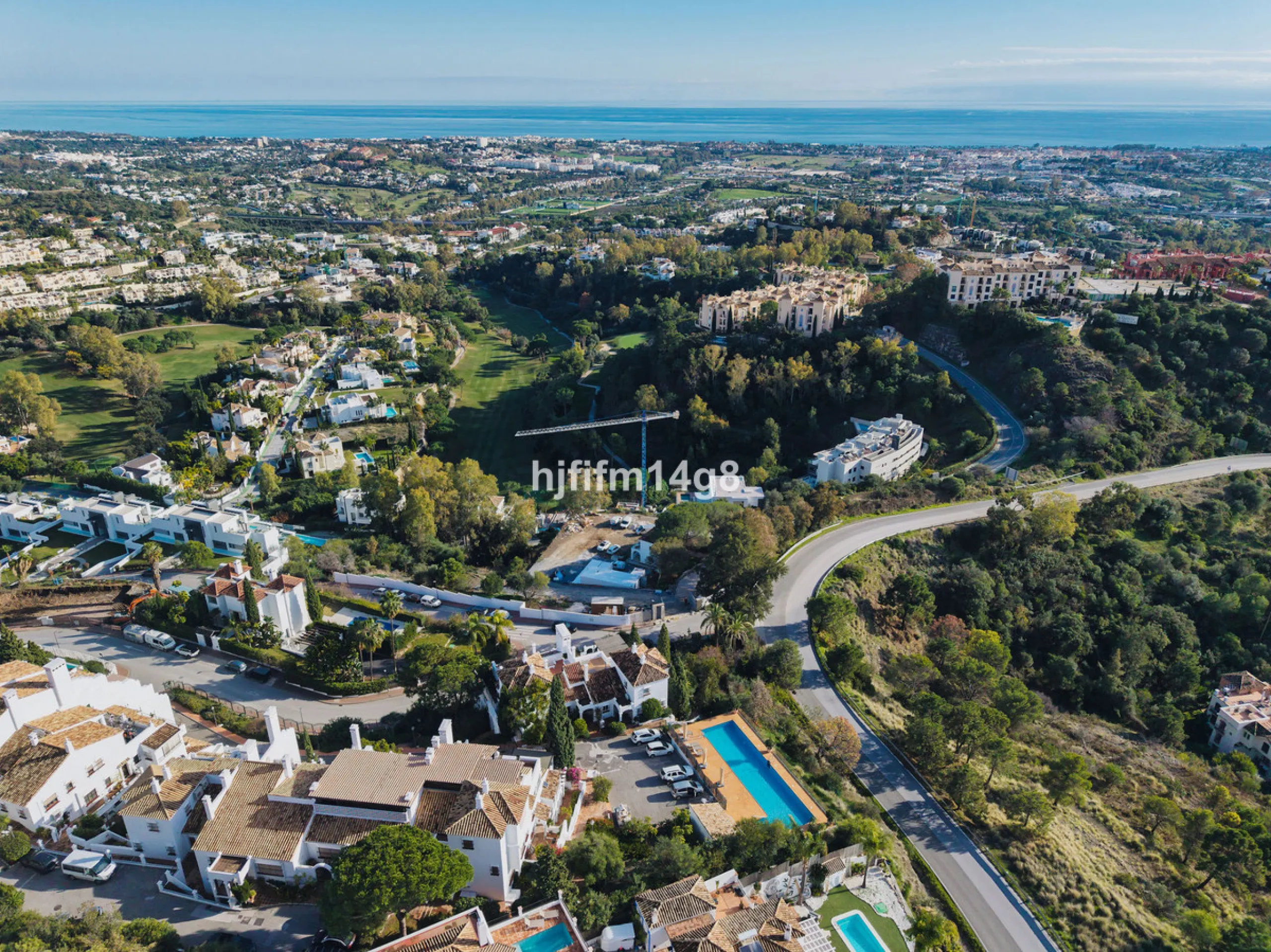 Discover a stunning apartment with the charm and feel of a townhouse in the exclusive Las Colinas de Marbella. This exceptional property, with a total of 241m² (152m² interior plus 89m² of terraces), combines space, natural light, and panoramic views, off