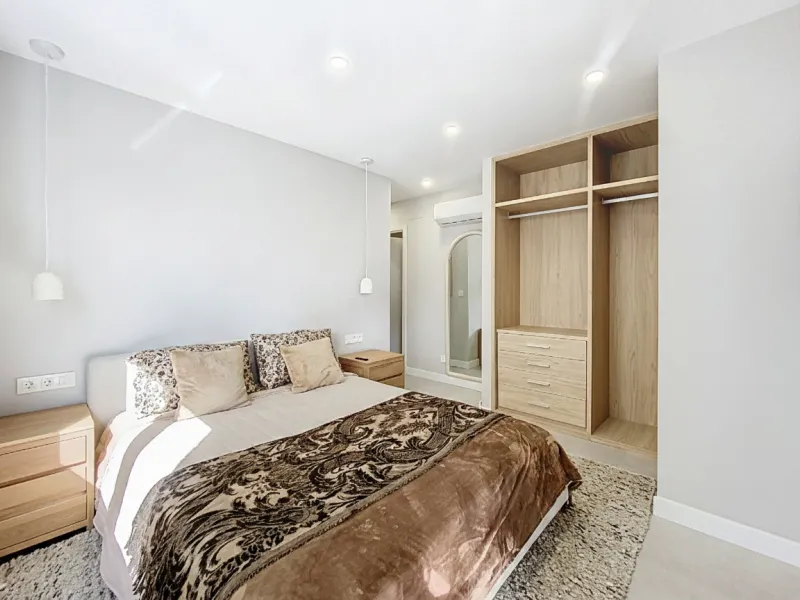 Located right on Estepona's Paseo Marítimo, one of the most iconic and sought-after locations in the town center, this exclusive beachfront apartment has been recently and completely refurbished to the highest standards. It offers an exceptional combinati
