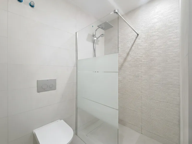 Located right on Estepona's Paseo Marítimo, one of the most iconic and sought-after locations in the town center, this exclusive beachfront apartment has been recently and completely refurbished to the highest standards. It offers an exceptional combinati