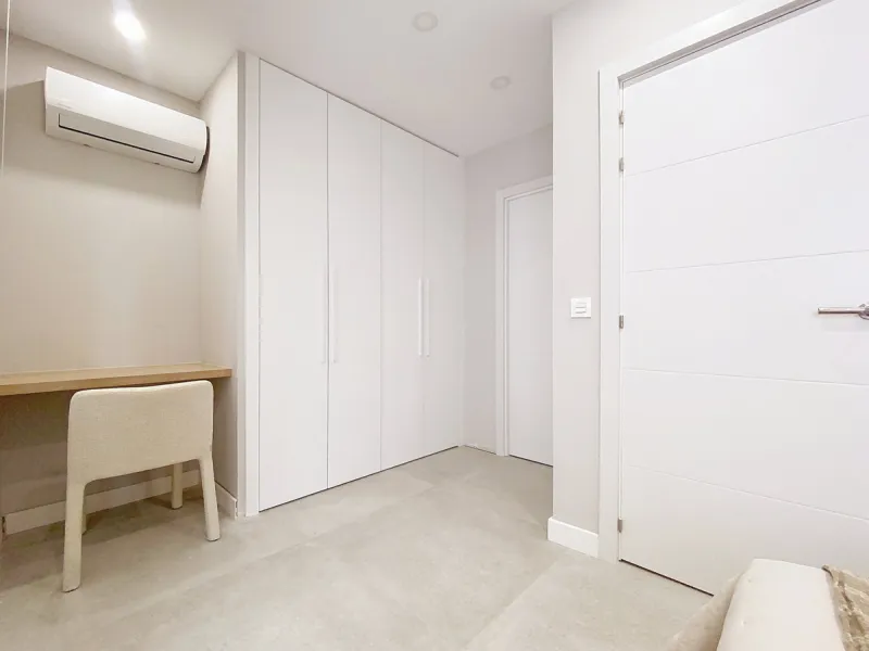 Located right on Estepona's Paseo Marítimo, one of the most iconic and sought-after locations in the town center, this exclusive beachfront apartment has been recently and completely refurbished to the highest standards. It offers an exceptional combinati