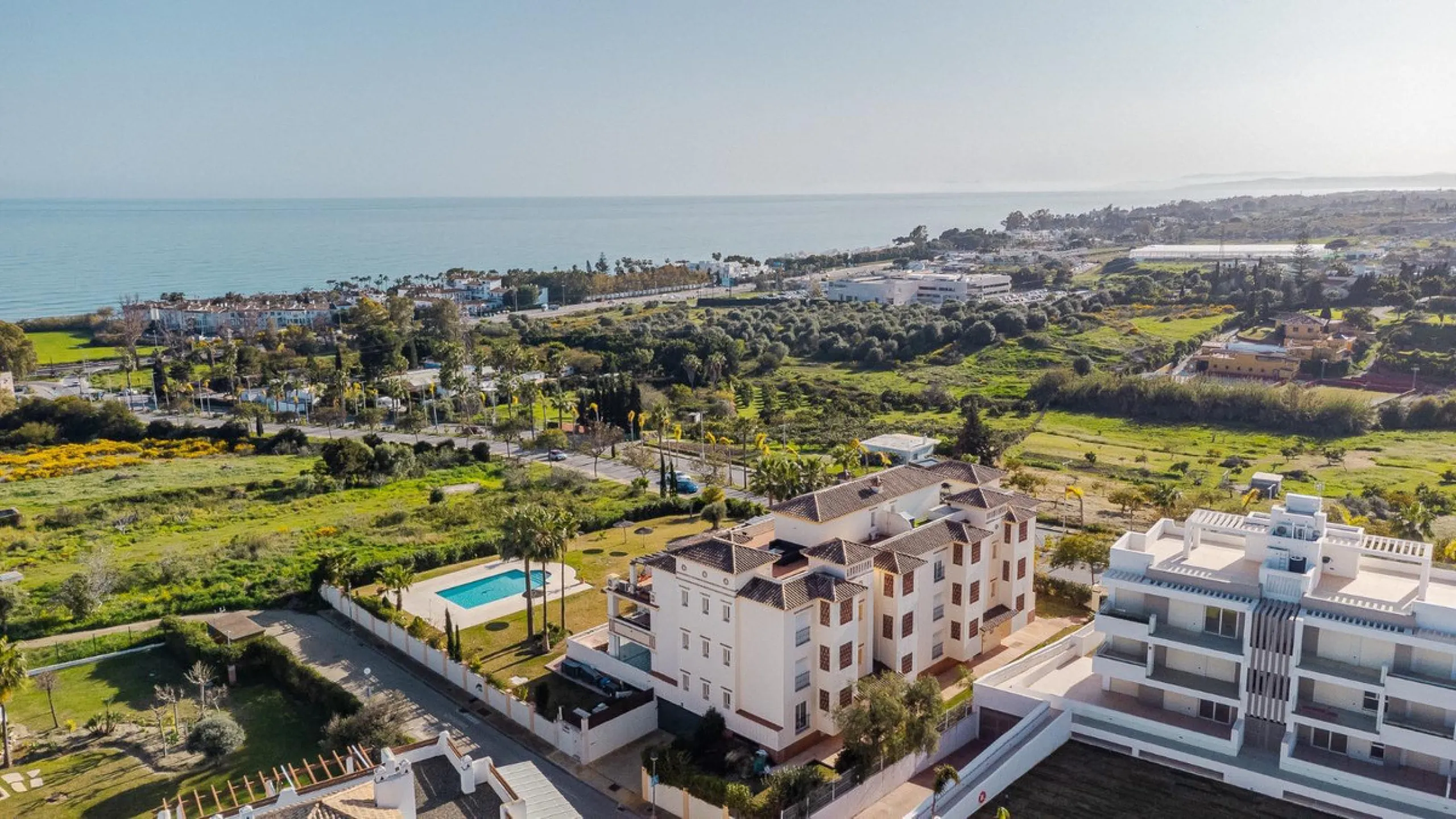 Apartment - Middle Floor Apartment в продаже в Estepona, Málaga. В доме 2 спален и 2 ванных комнат. Площадь дома 95 м²