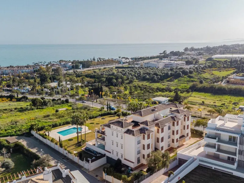 Apartment - Middle Floor Apartment в продаже в Estepona, Málaga. В доме 2 спален и 2 ванных комнат. Площадь дома 95 м²