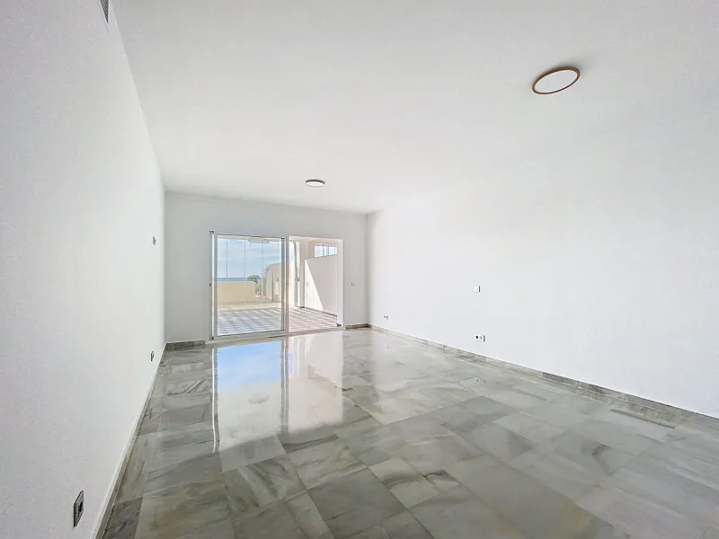 Apartment - Middle Floor Apartment в продаже в Estepona, Málaga. В доме 2 спален и 2 ванных комнат. Площадь дома 95 м²